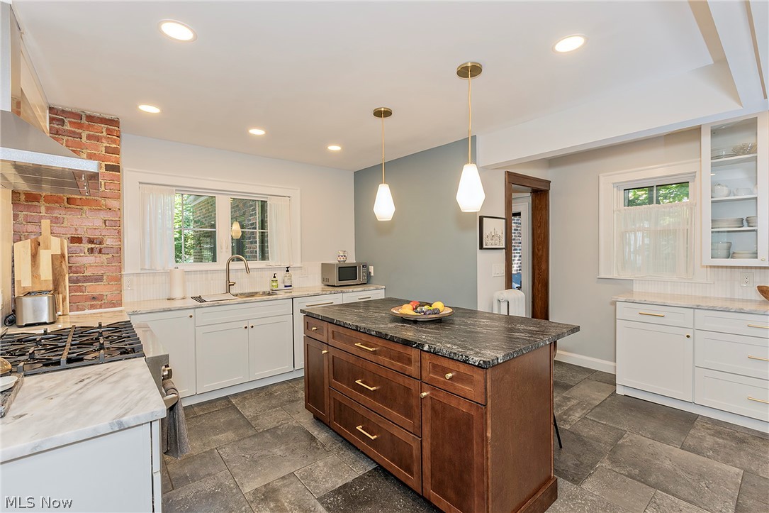 1351 Oakridge Drive Cleveland Heights OH 44121