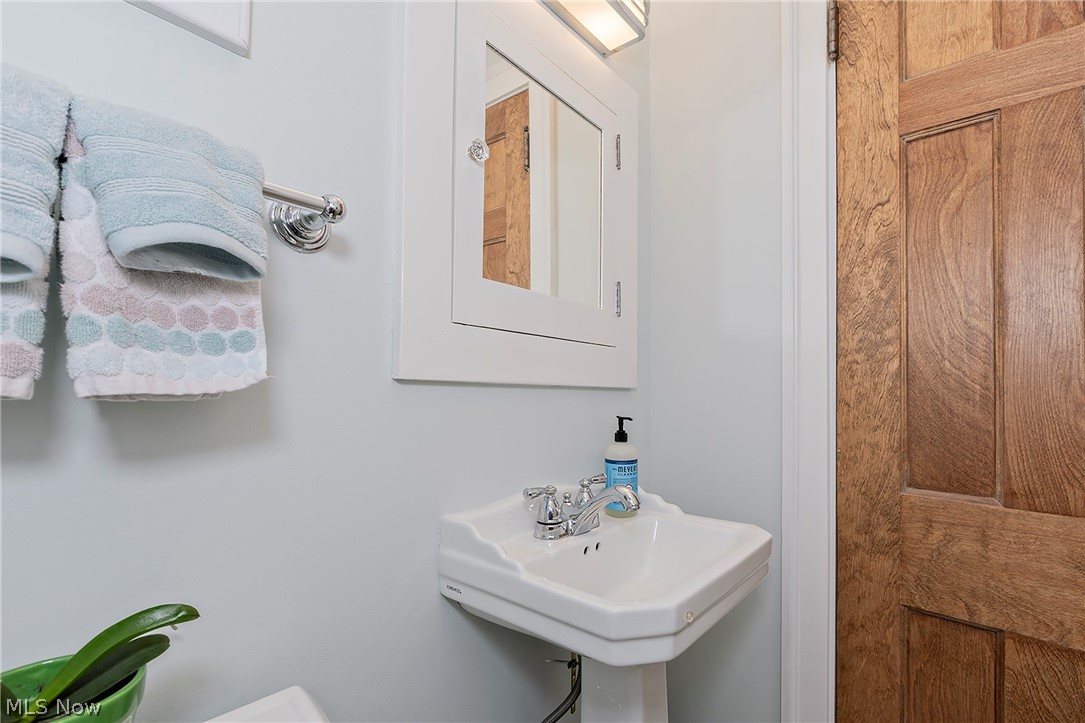 1351 Oakridge Drive Cleveland Heights OH 44121