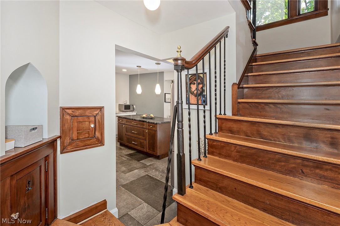 1351 Oakridge Drive Cleveland Heights OH 44121