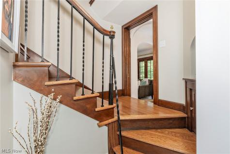 1351 Oakridge Drive Cleveland Heights OH 44121