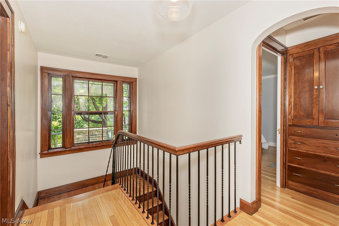1351 Oakridge Drive Cleveland Heights OH 44121