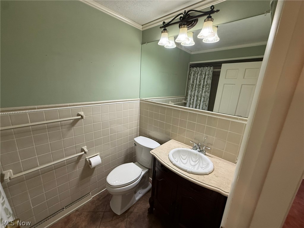 1927 N Walnut Street Dover OH 44622