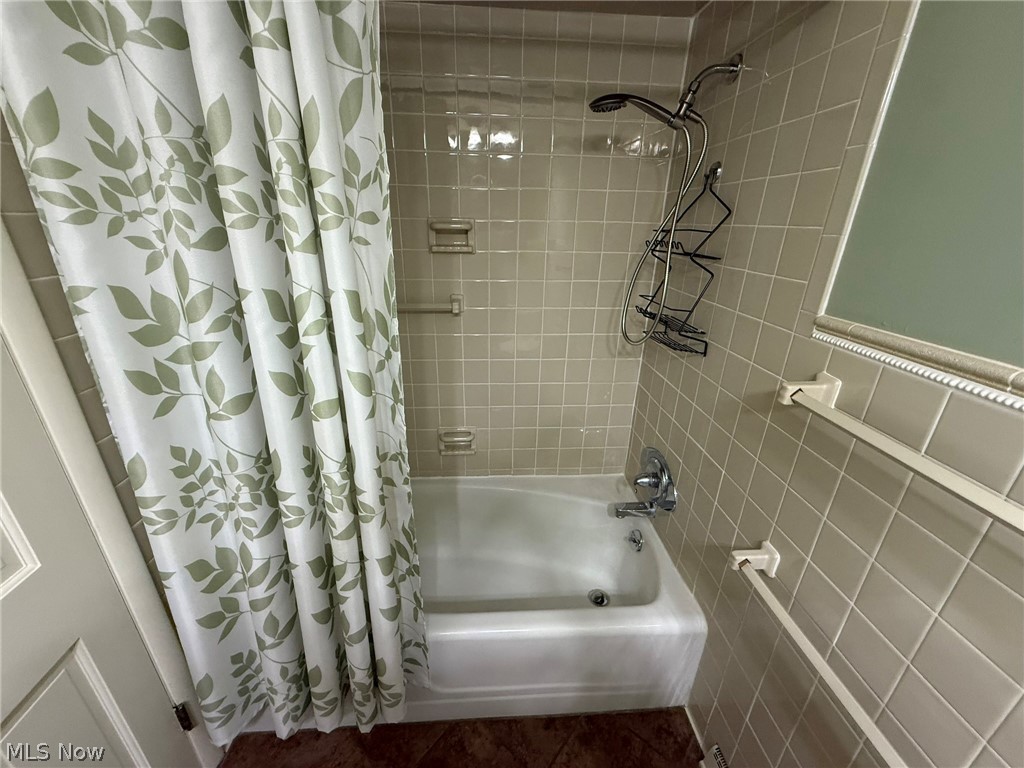 1927 N Walnut Street Dover OH 44622