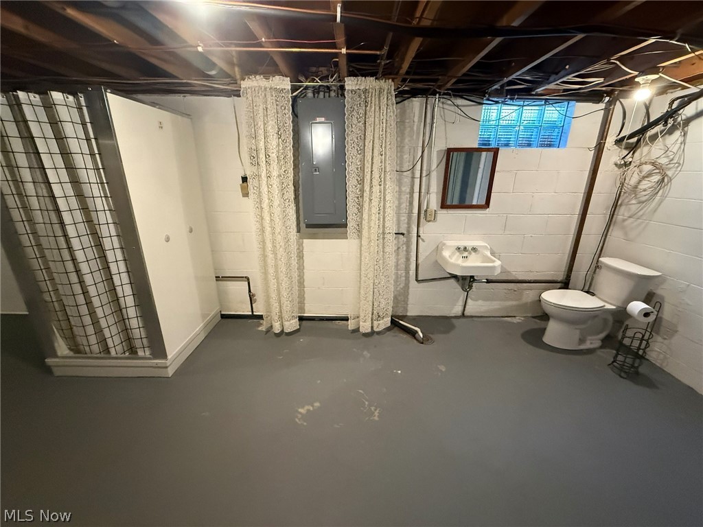 1927 N Walnut Street Dover OH 44622