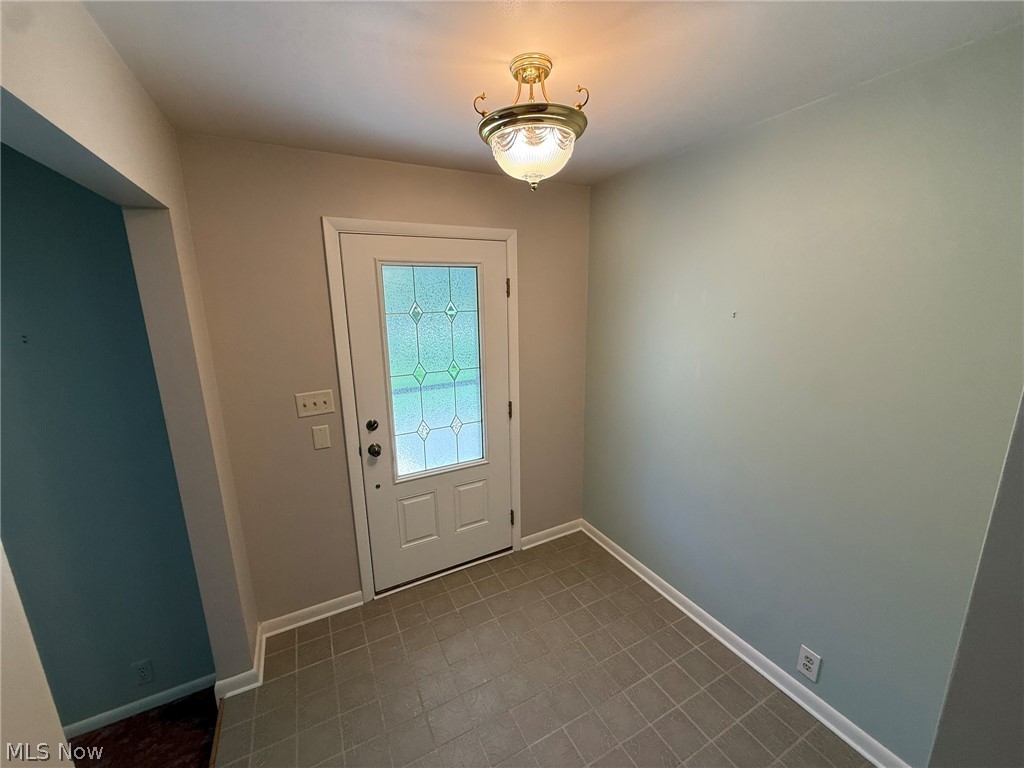 1927 N Walnut Street Dover OH 44622