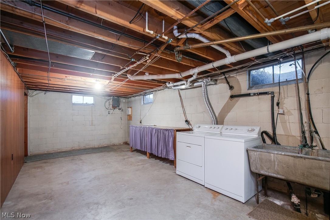 6231 Howland Street Louisville OH 44641