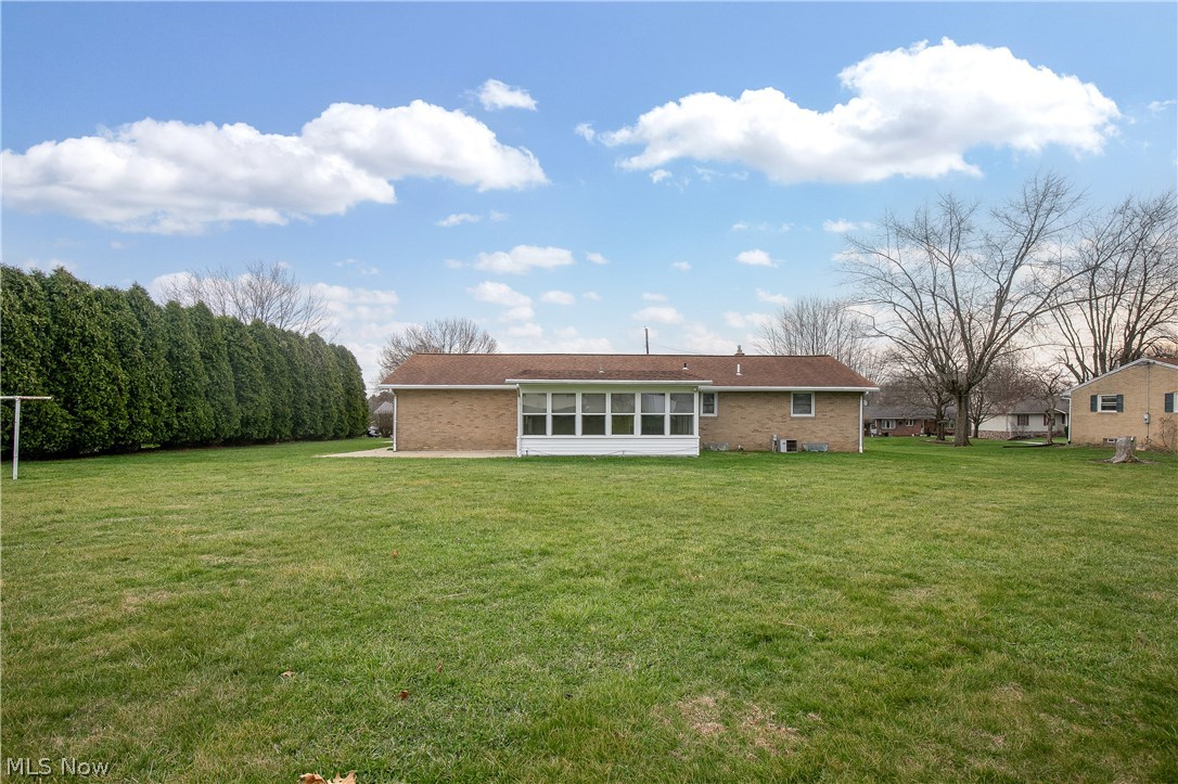 6231 Howland Street Louisville OH 44641