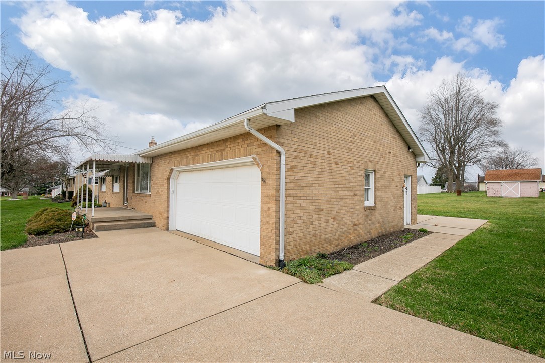 6231 Howland Street Louisville OH 44641