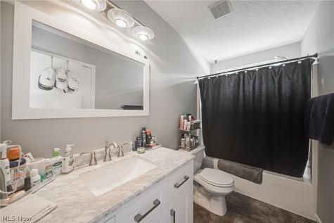 5862 Trystin Tree Medina OH 44256
