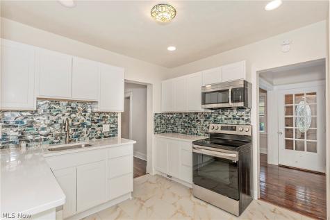 2092 Hampstead Road Cleveland Heights OH 44118