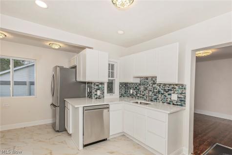 2092 Hampstead Road Cleveland Heights OH 44118