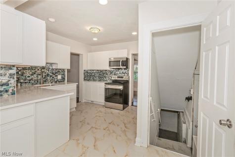 2092 Hampstead Road Cleveland Heights OH 44118