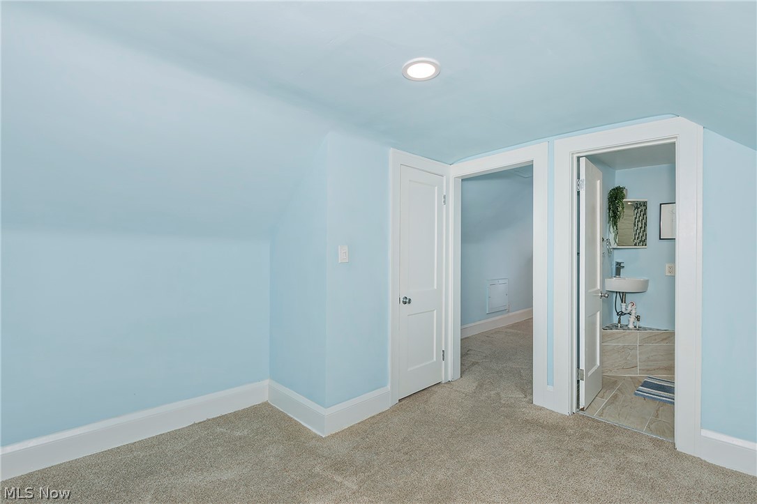 2092 Hampstead Road Cleveland Heights OH 44118