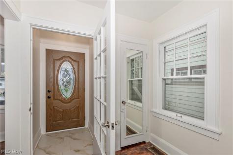 2092 Hampstead Road Cleveland Heights OH 44118