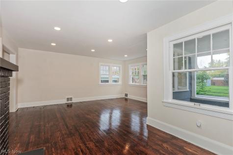 2092 Hampstead Road Cleveland Heights OH 44118