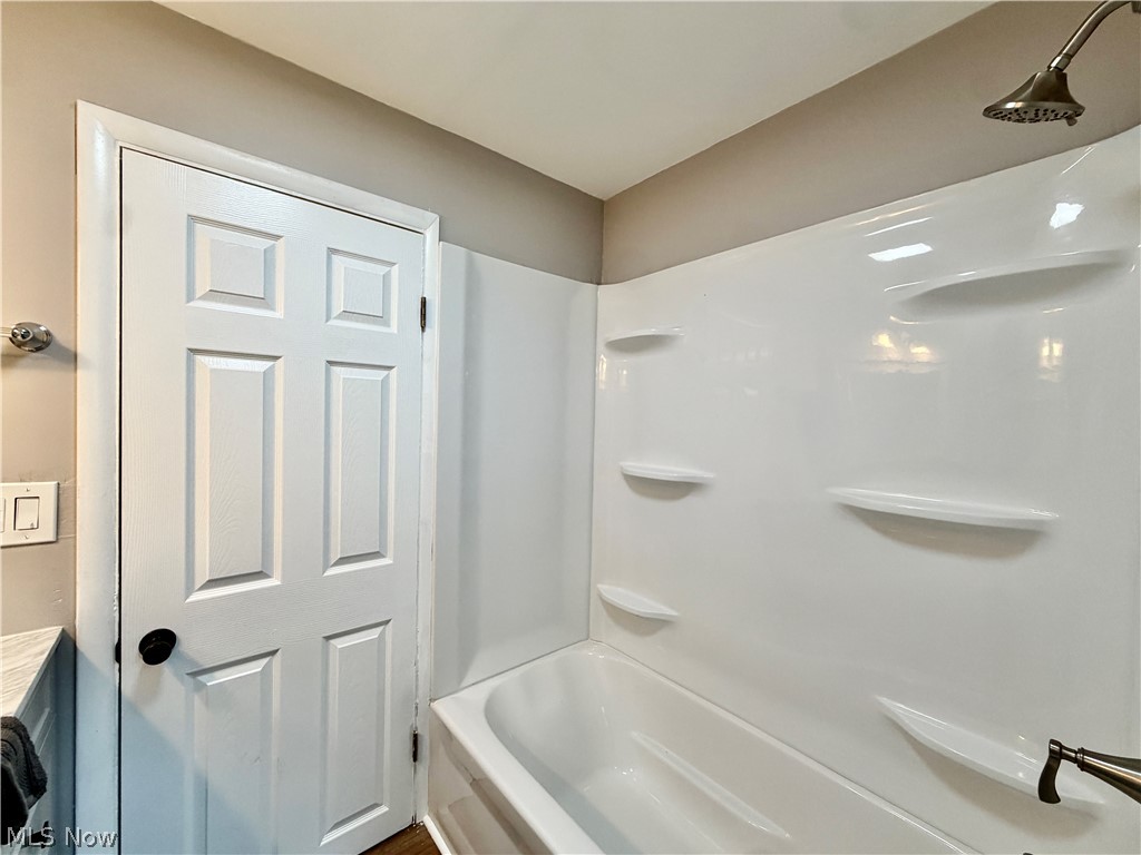 752 Laird Avenue NE Warren OH 44483