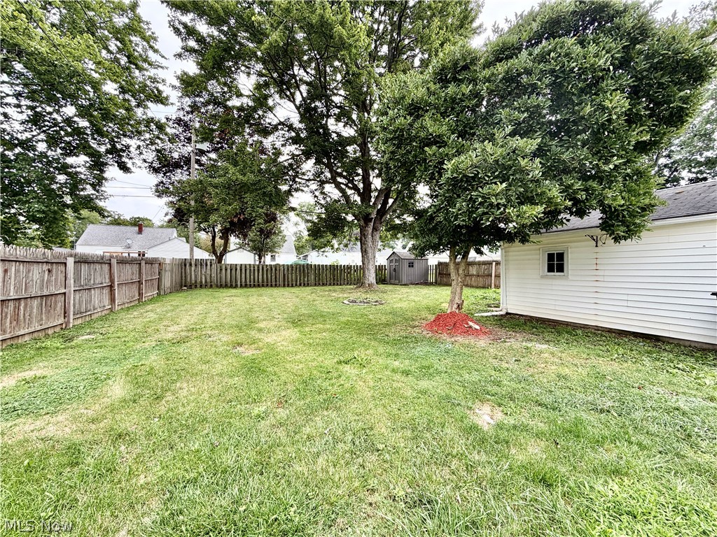 752 Laird Avenue NE Warren OH 44483