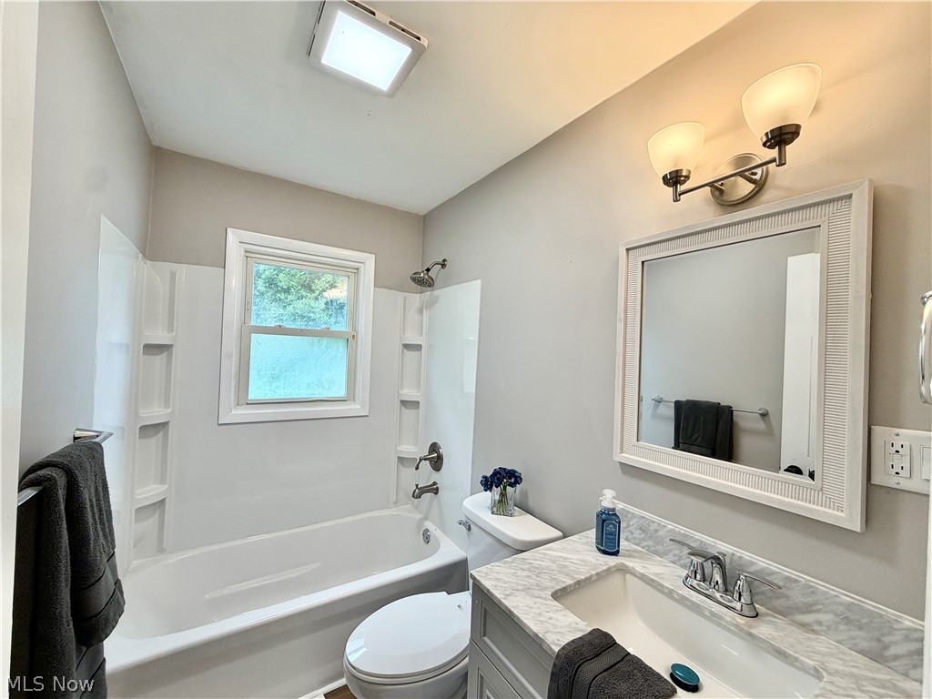 752 Laird Avenue NE Warren OH 44483
