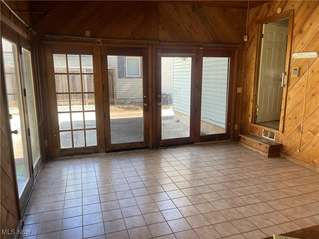 1166 Raymond Street NW Warren OH 44485