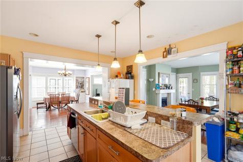 1463 E 105th Street Cleveland OH 44106