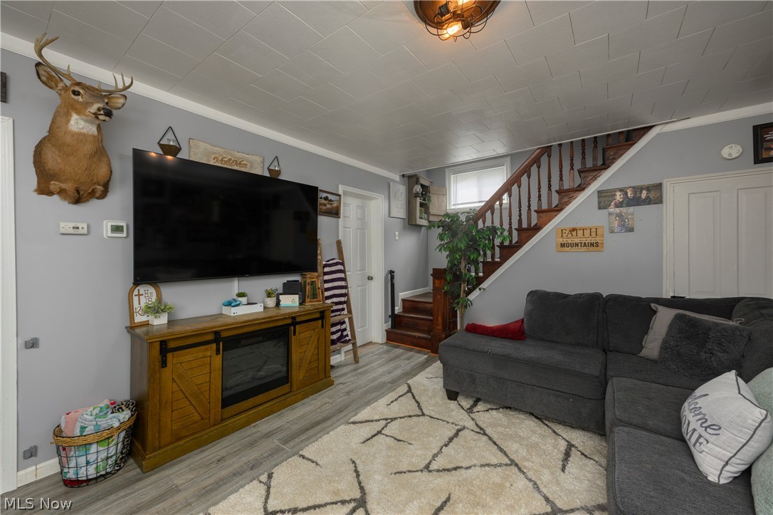 544 E High Street Uhrichsville OH 44683