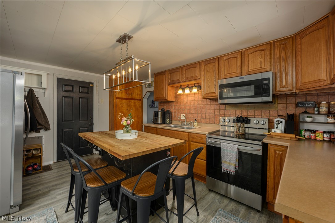 544 E High Street Uhrichsville OH 44683