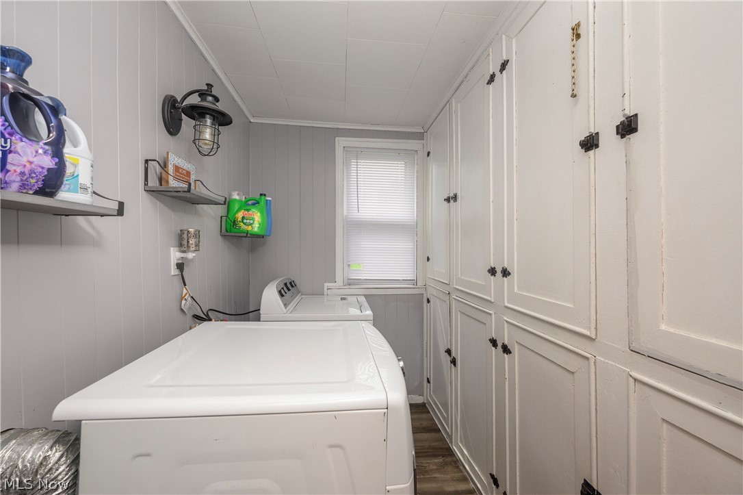 544 E High Street Uhrichsville OH 44683