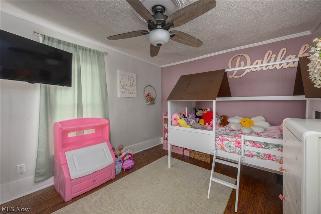 544 E High Street Uhrichsville OH 44683