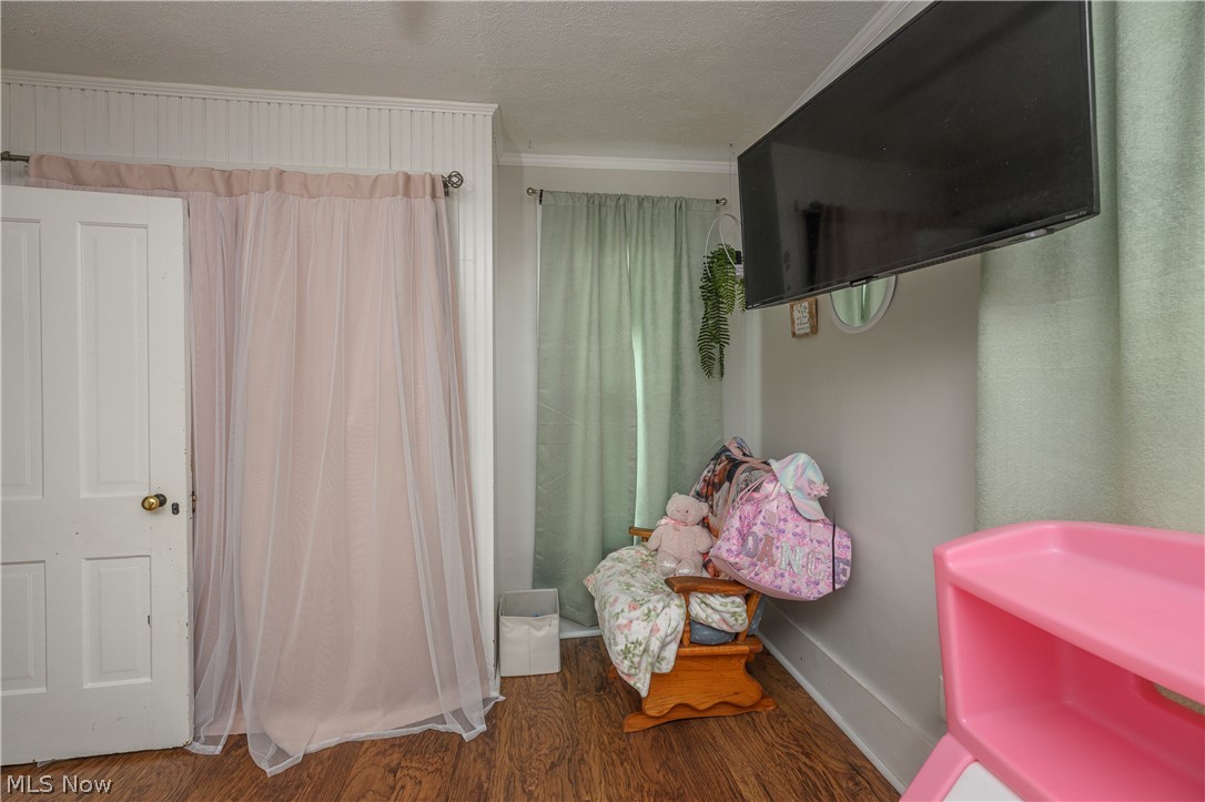 544 E High Street Uhrichsville OH 44683