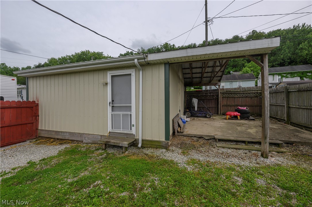 544 E High Street Uhrichsville OH 44683