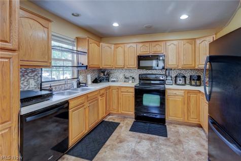 6107 Sky Ridge Avenue NE Louisville OH 44641