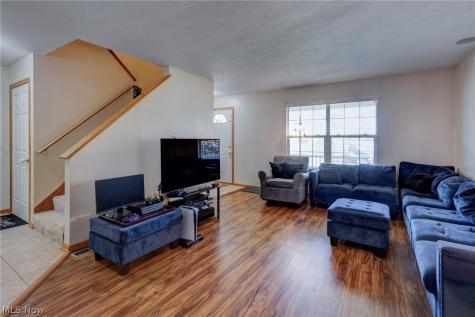 6107 Sky Ridge Avenue NE Louisville OH 44641