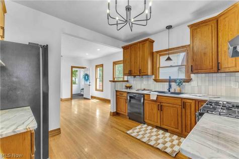 131 N Vine Street Medina OH 44256