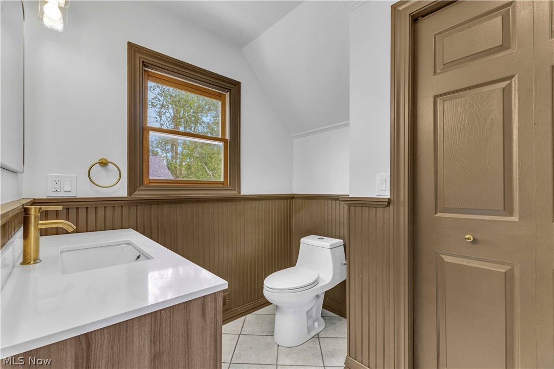 131 N Vine Street Medina OH 44256
