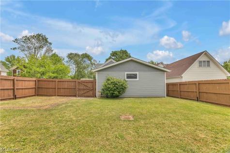131 N Vine Street Medina OH 44256