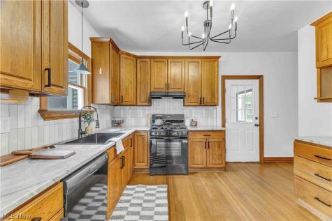 131 N Vine Street Medina OH 44256