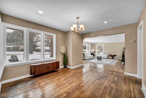 1081 Carver Road Cleveland Heights OH 44112