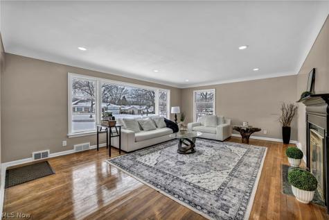 1081 Carver Road Cleveland Heights OH 44112