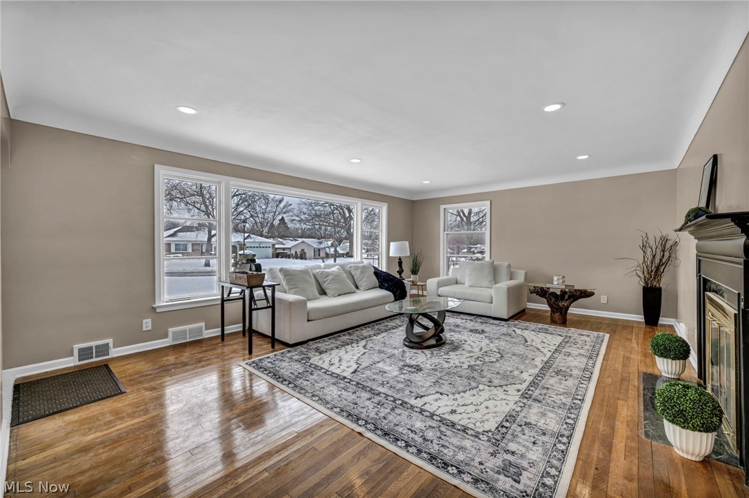 1081 Carver Road Cleveland Heights OH 44112
