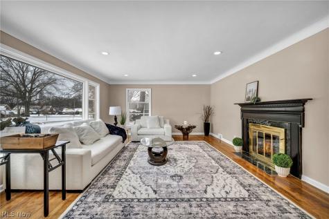 1081 Carver Road Cleveland Heights OH 44112