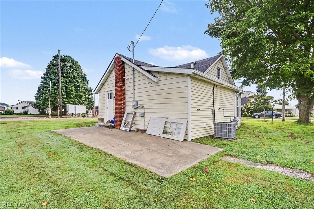 57 W 1st Street Frazeysburg OH 43822