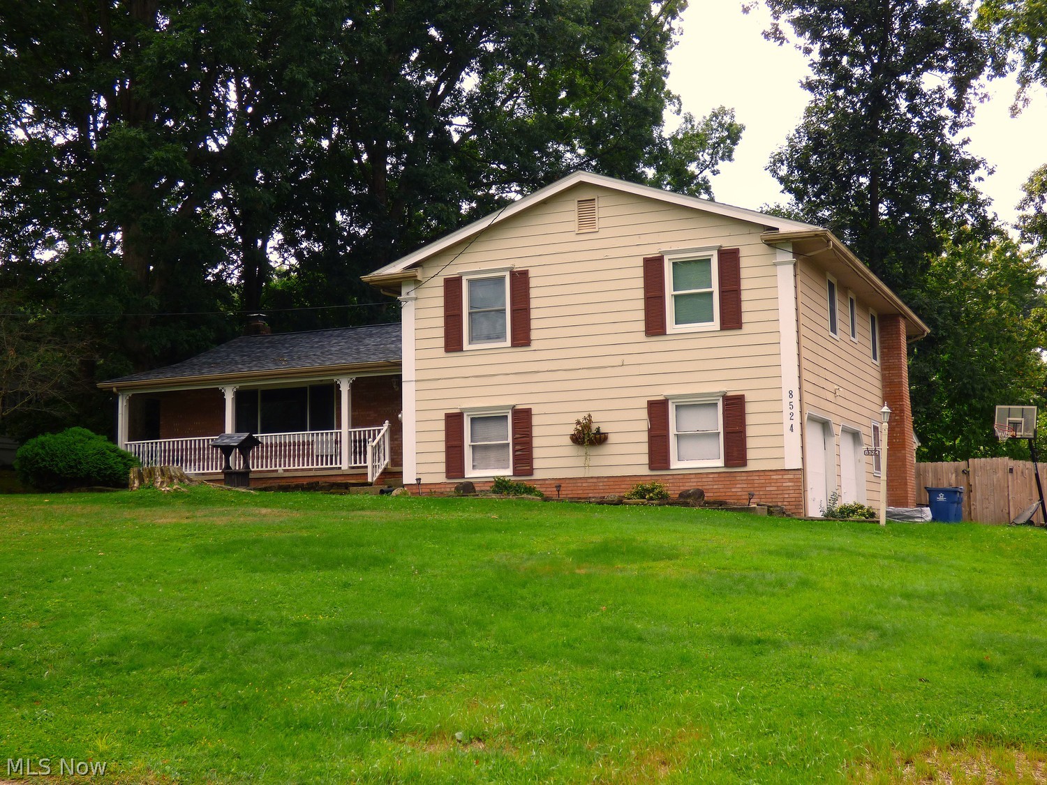 8524 Sleepy Hollow Drive NE Howland OH 44484