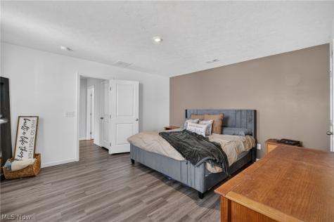 2614 Bishop Oval Barberton OH 44203
