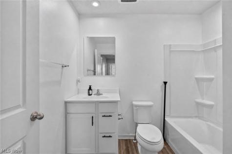 2614 Bishop Oval Barberton OH 44203