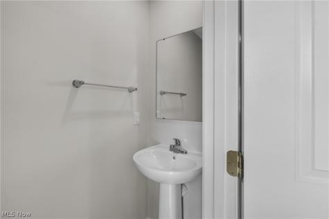 2614 Bishop Oval Barberton OH 44203