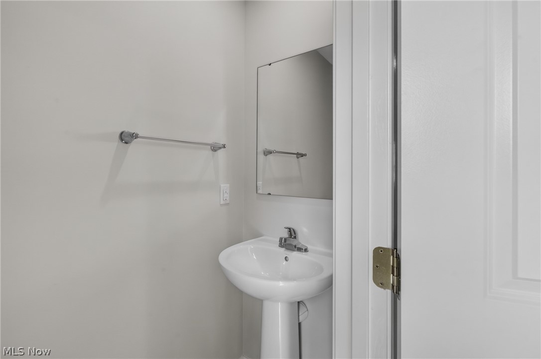 2614 Bishop Oval Barberton OH 44203
