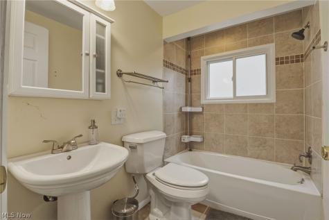 364 Wallace Drive Berea OH 44017