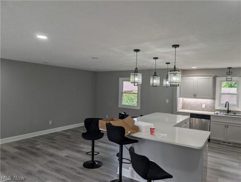 3246 E Waterloo Road Akron OH 44312