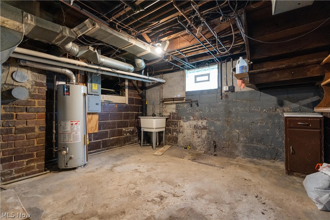 417 Tuscarawas Avenue NW Brewster OH 44613