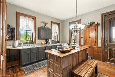 7298 Akron Road Sterling OH 44276